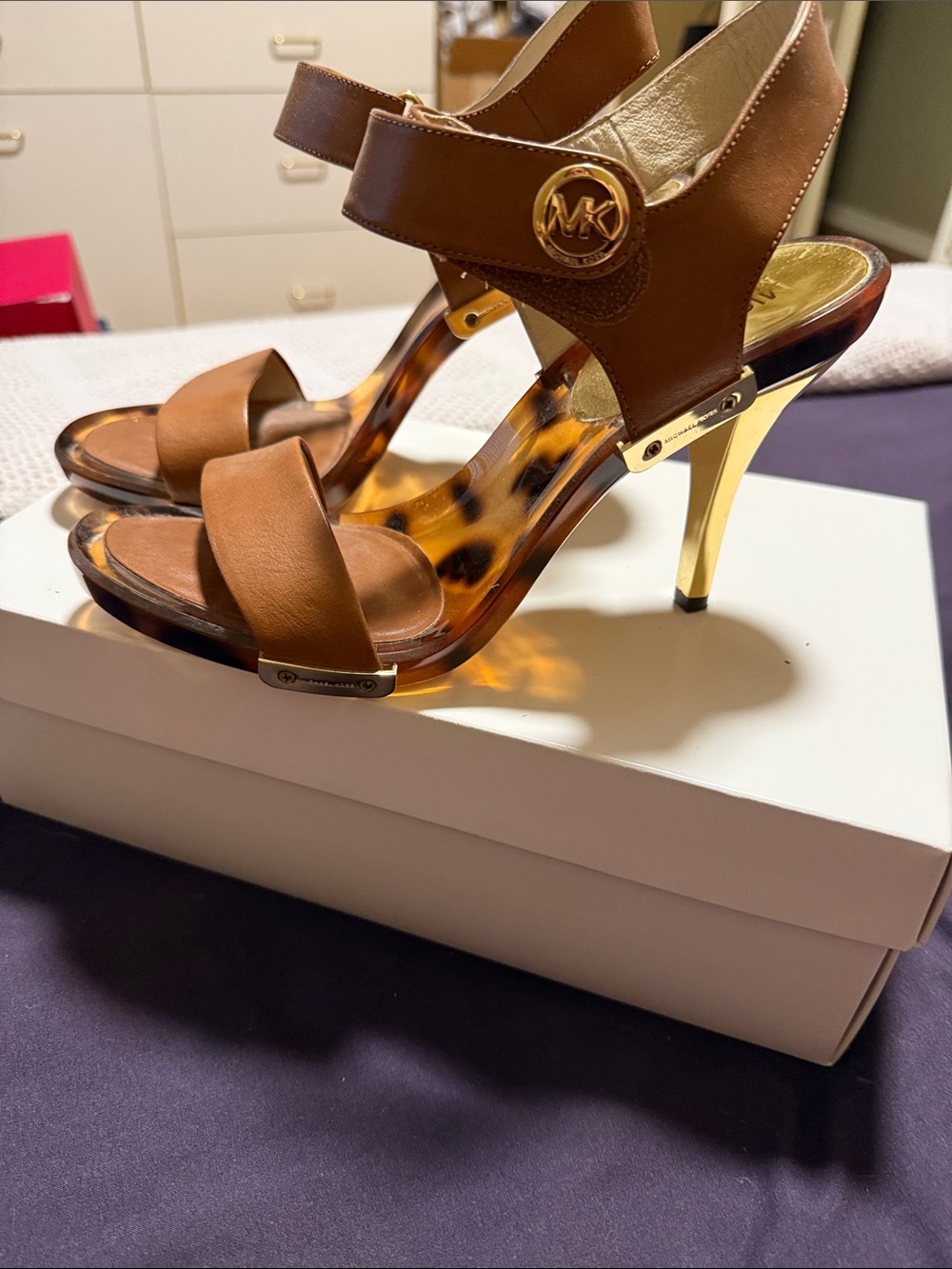MICHAEL Michael Kors Brown Leather Tortoiseshell (Gold) Heel Sandals. Size 8.5 - Picture 2 of 10